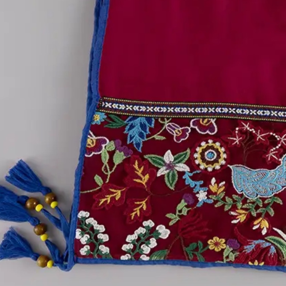 Embroidered scarfs - Picture 9 of 10